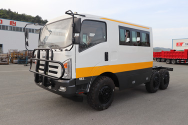 6×6平头10座越野工程车底盘