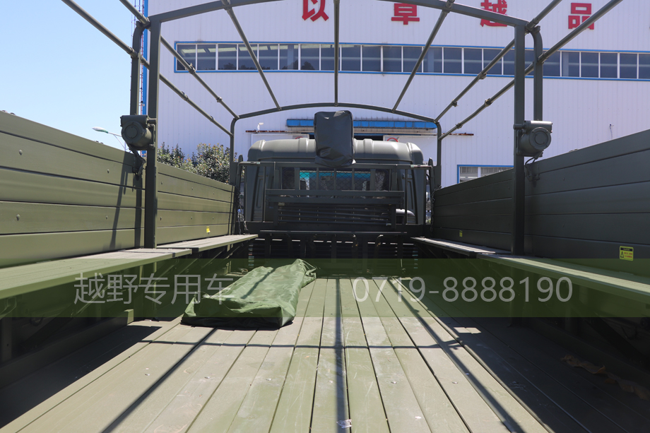 Outdoor combat training vehicle