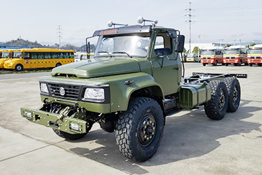 第三代长头大玻璃EQ2100/EQ245卡车底盘_6×6越野专用车底盘出口报价_六驱尖头货车底盘