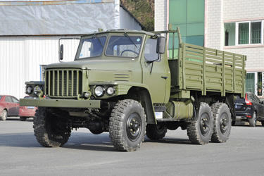 6驱EQ2082双玻璃越野卡车_东风六驱EQ240专用车配置_6×6尖头25Y载货车配置出口