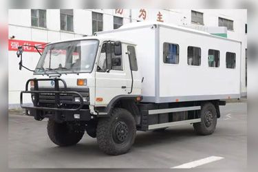 4×4越野客舱房车出口_东风四驱EQ2070越野客车厂家直销_专用车底盘改装30人厢式车