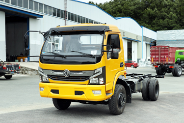 4×2东风140马力轻型卡车底盘_10吨小型柴油货车出口_定制左/右舵商用款小微卡改装厂