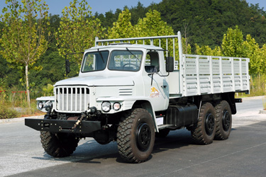 六驱EQ2100E6D/245越野专用车_东风6×6双玻璃运输车_3.5吨三轴运兵车