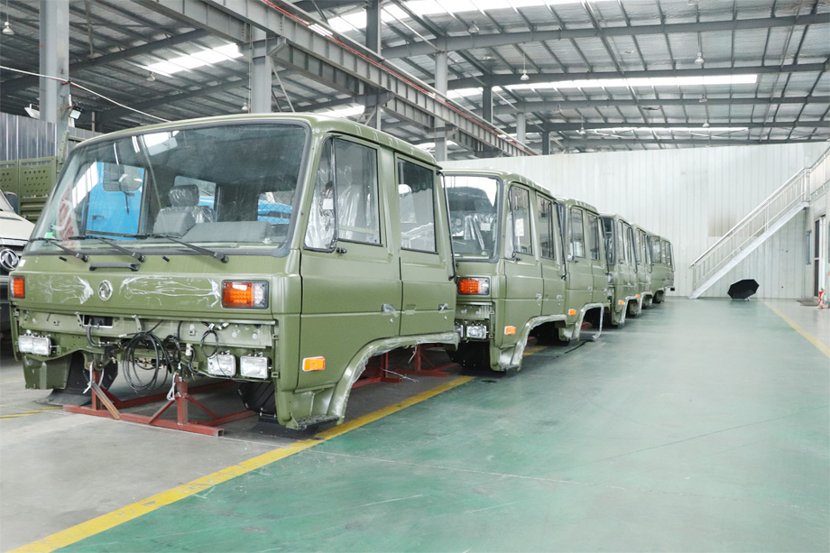 6×6东风EQ2102越野专用卡车153驾驶室_六驱双排246运兵车配件