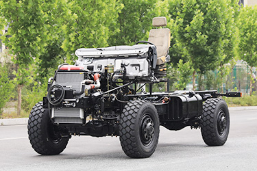 4×4双特自动挡300马力国四越野底盘_前5吨后7吨全驱动四类专用底盘_四驱后单胎双桥车定制
