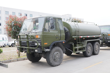 EQ2102越野底盘改装环卫洒水车_190马力6×6东风246排半专用消防车_六驱153排半三轴水车