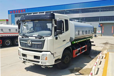 15m³平头定制型4×2洒水车厂家_东风新款190马力运水罐车_前5吨后10吨专用车
