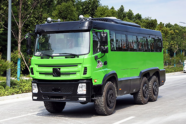 210马力东风EQ2102底盘改装越野客车_6×6越野专用村村通_六驱25座大巴士公交车配置
